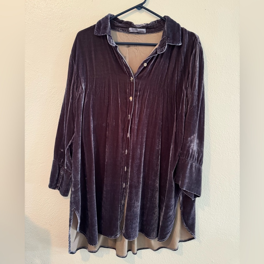 Cut Loose. Velvet Easy Shirt. Excellent condition, no visible wear.